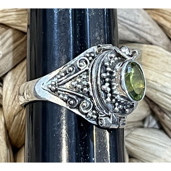 New Peridot Art Deco Sterling Silver Taxco Poison Ring Victorian Goth Sz 8 - Picture 2 of 7